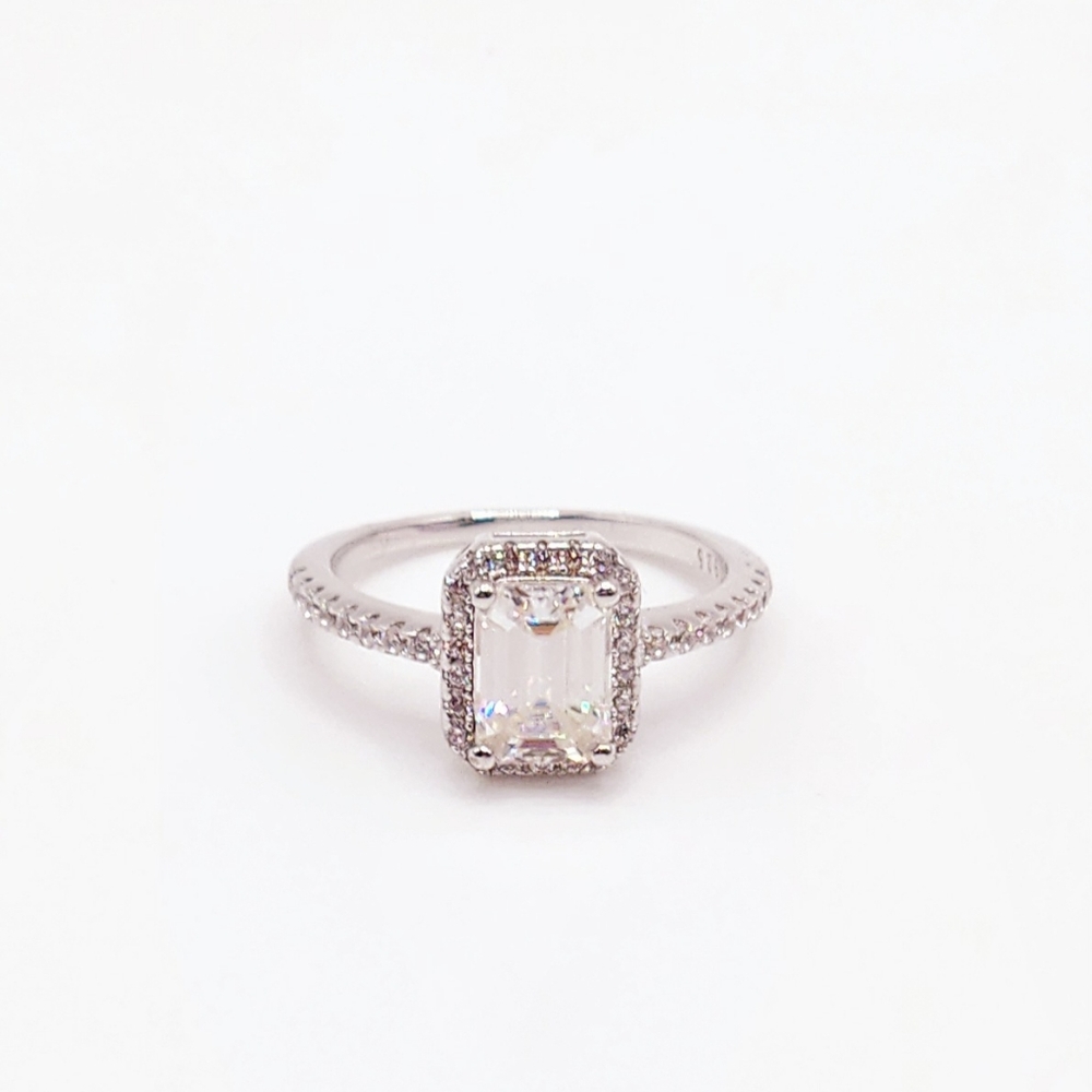 1 carat emerald shaped moissanite halo band